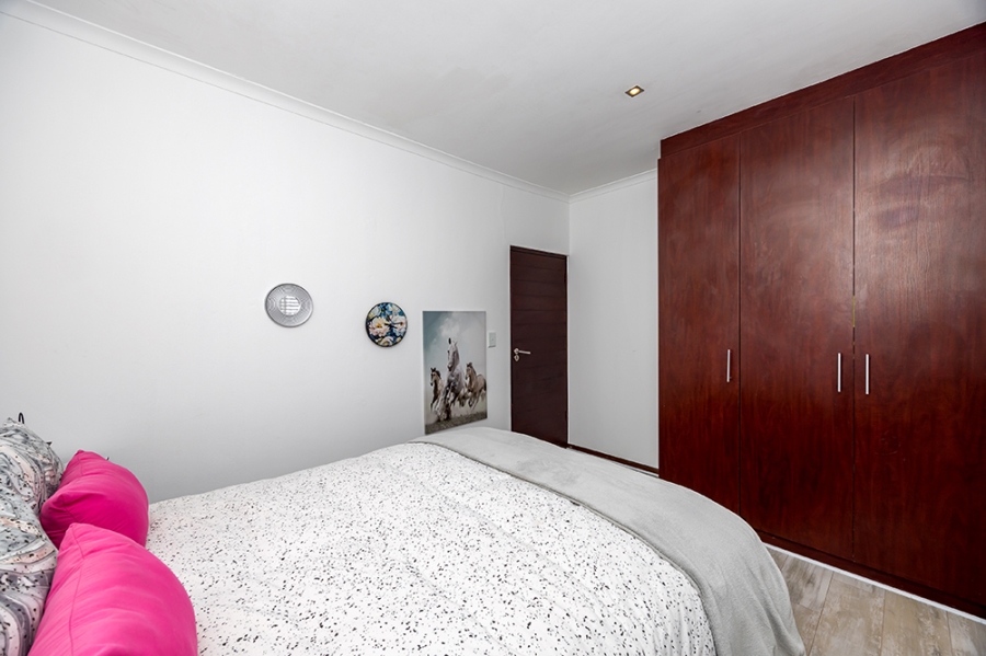 5 Bedroom Property for Sale in Parklands Western Cape